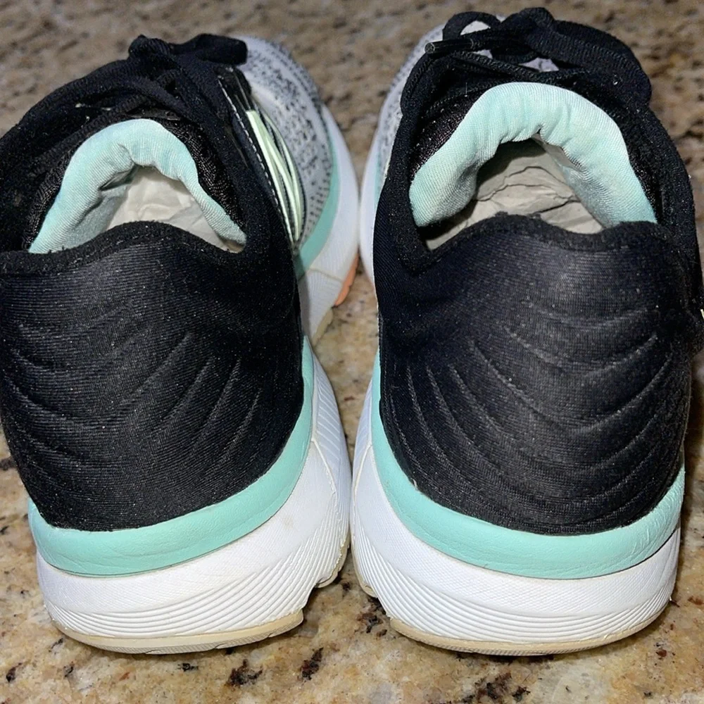 New Balance - Picture 6 of 8